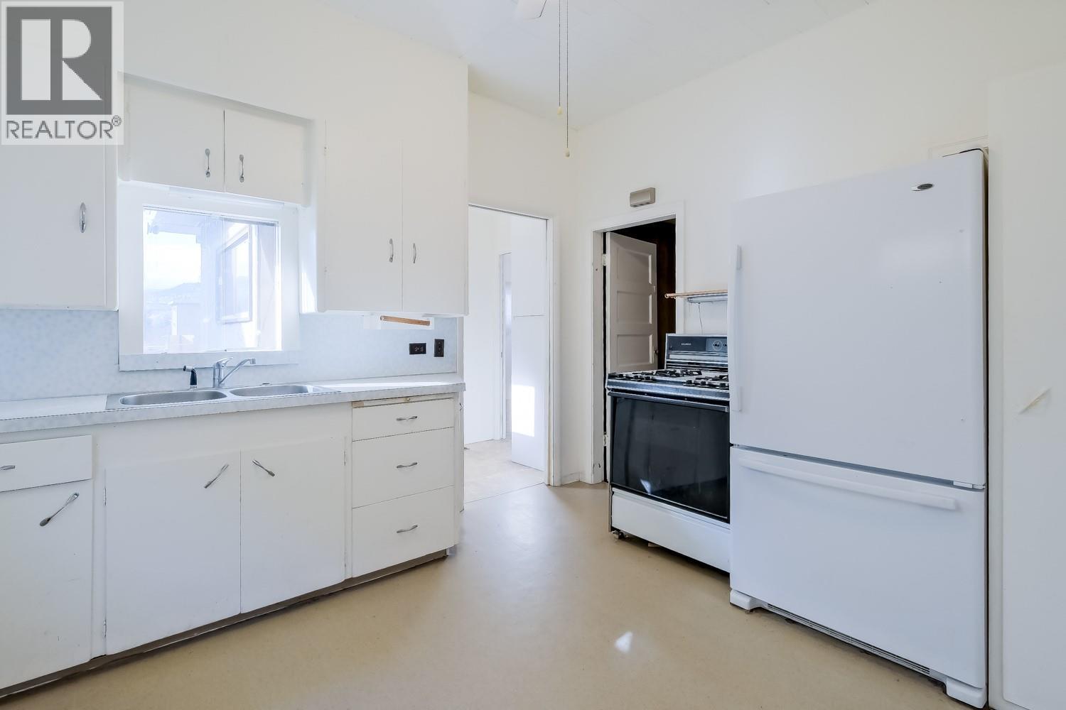 681 MAIN Street, Penticton