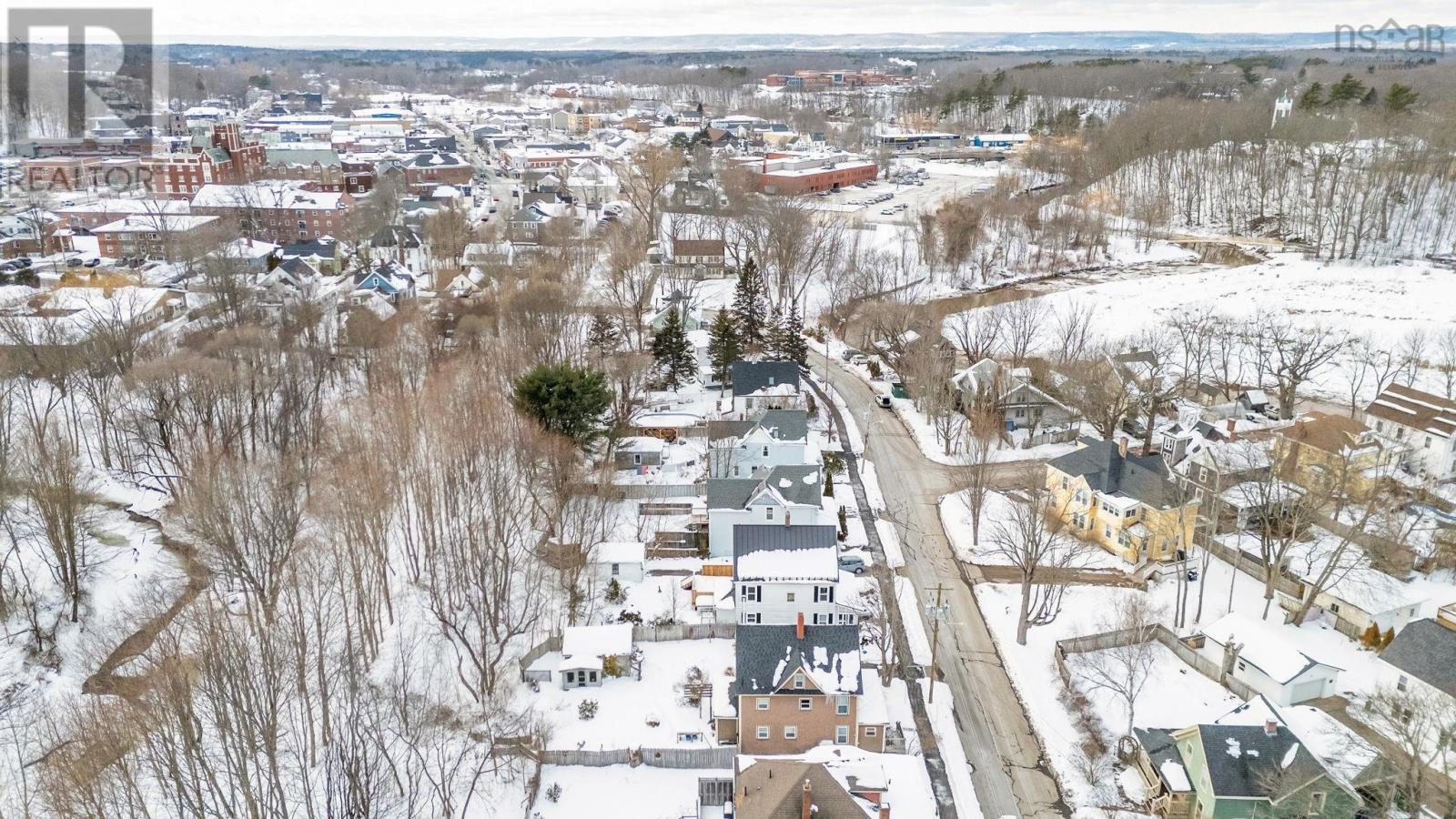 Property 25 of 28 of 33 Klondyke Street