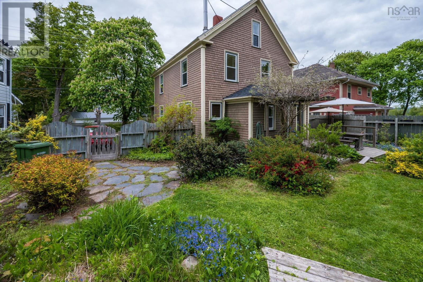 Property 21 of 28 of 33 Klondyke Street