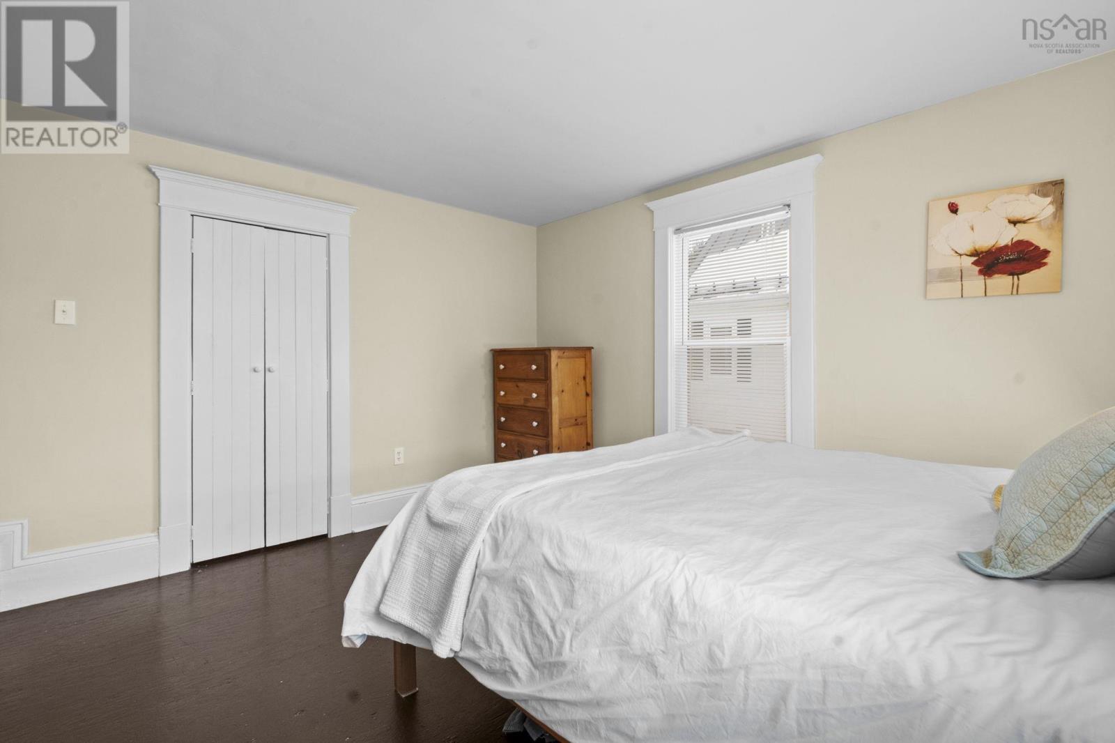 Property 12 of 28 of 33 Klondyke Street