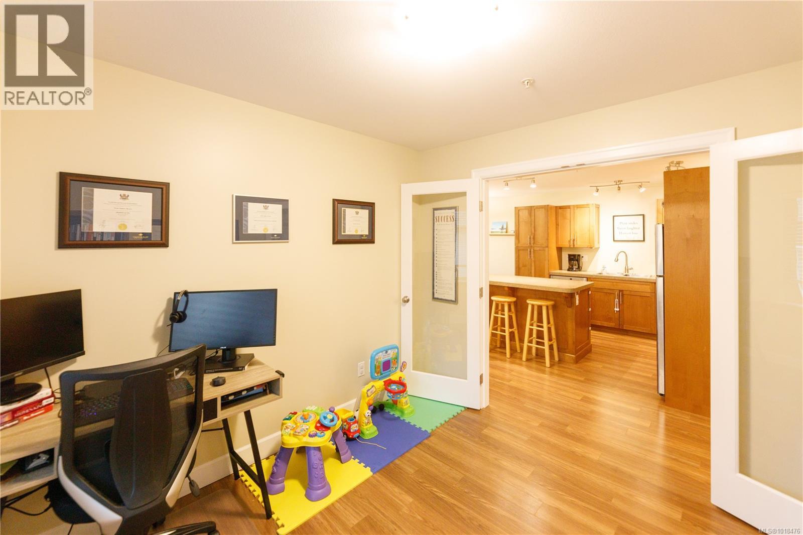 202 4460 Hedgestone Pl, Nanaimo