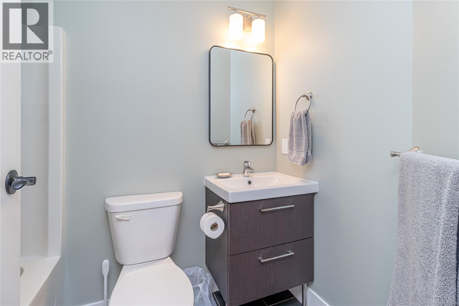 5966 Tower Pl, Duncan