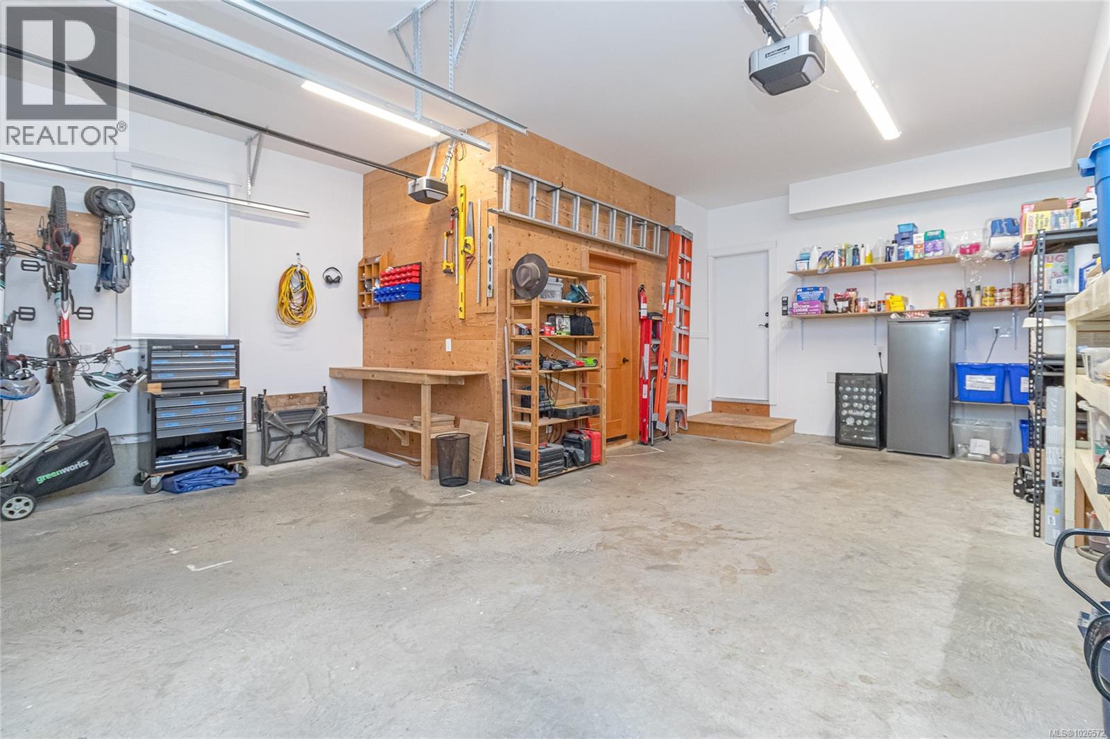 5966 Tower Pl, Duncan