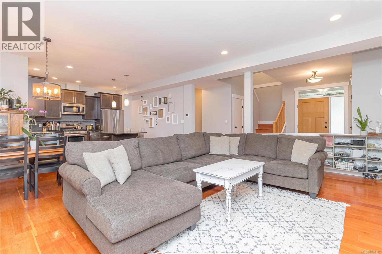 5966 Tower Pl, Duncan