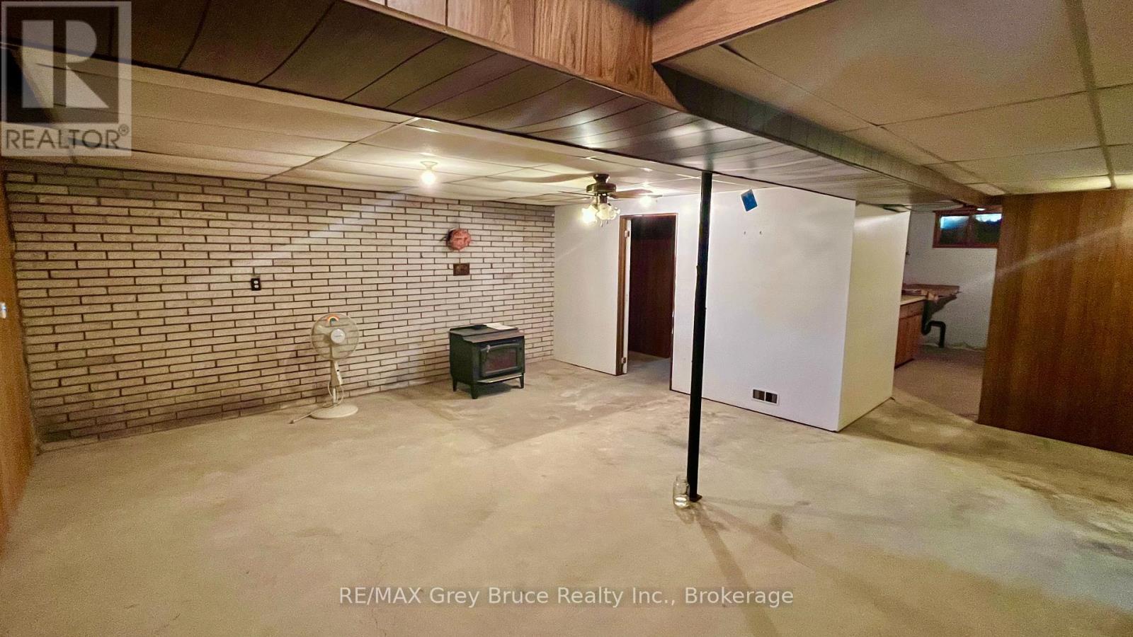 1069 7TH AVENUE - 18