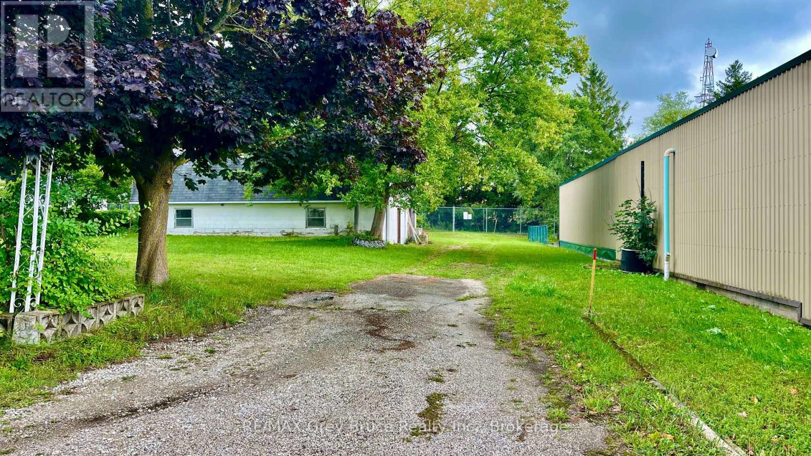 1069 7TH AVENUE - 27