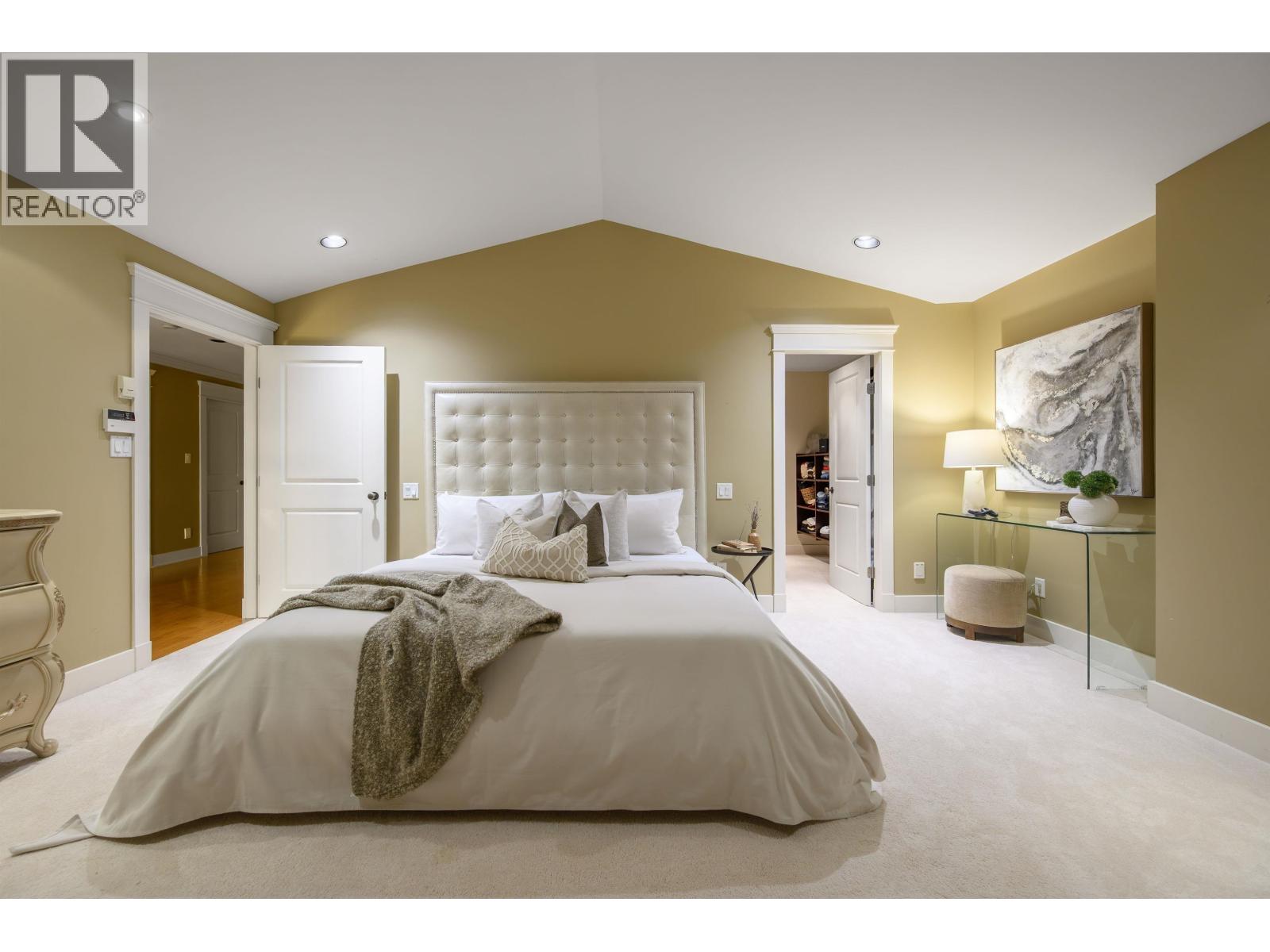 3402 ANNE MACDONALD WAY, North Vancouver