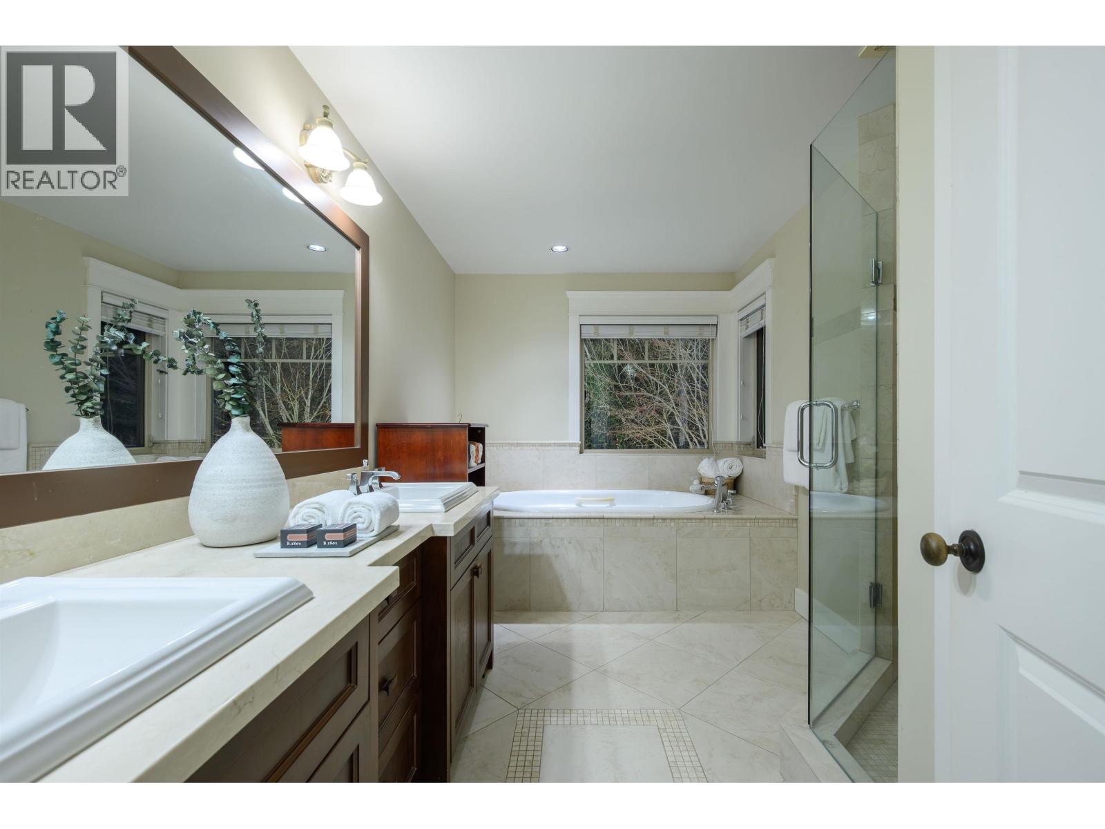 3402 ANNE MACDONALD WAY, North Vancouver