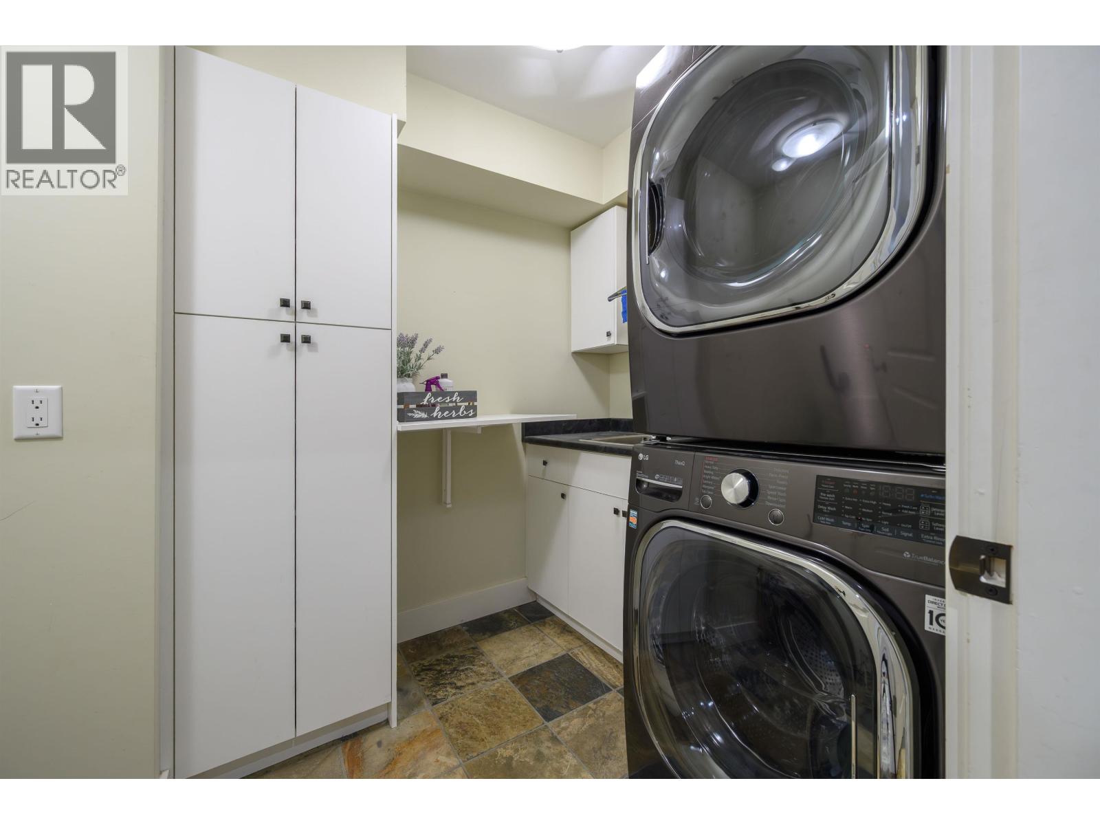 3402 ANNE MACDONALD WAY, North Vancouver