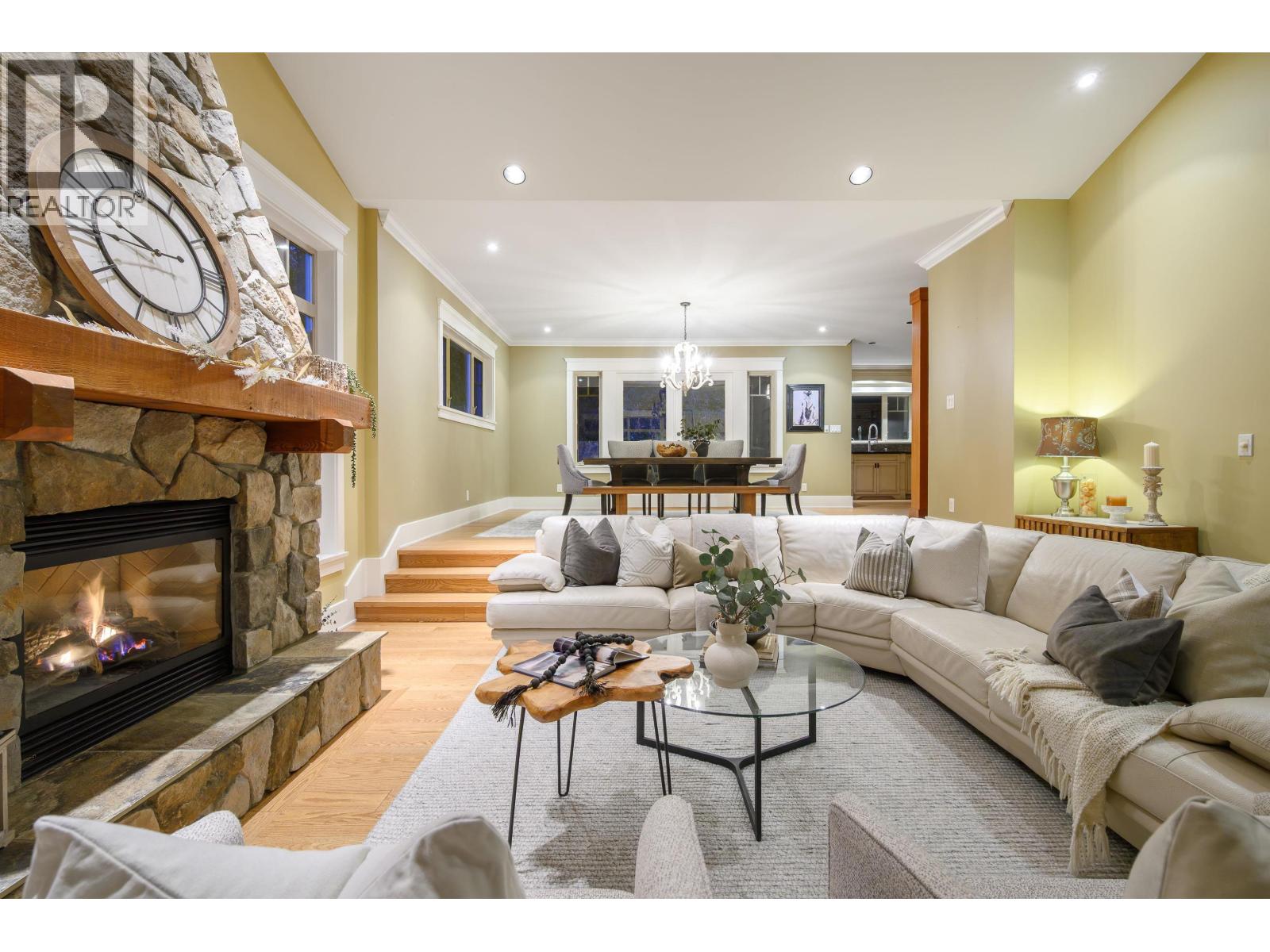 3402 ANNE MACDONALD WAY, North Vancouver