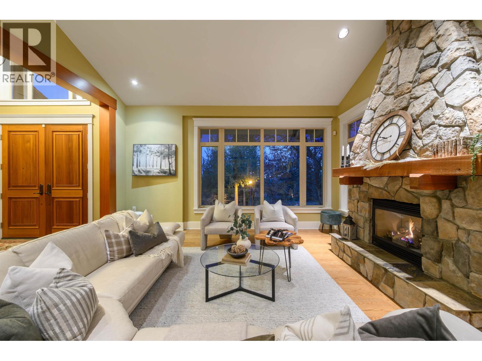 3402 ANNE MACDONALD WAY, North Vancouver