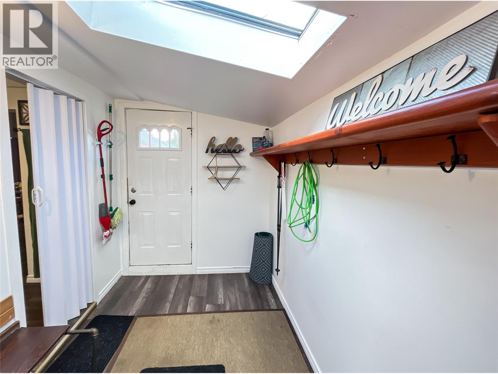 5844 Highway 33, Beaverdell