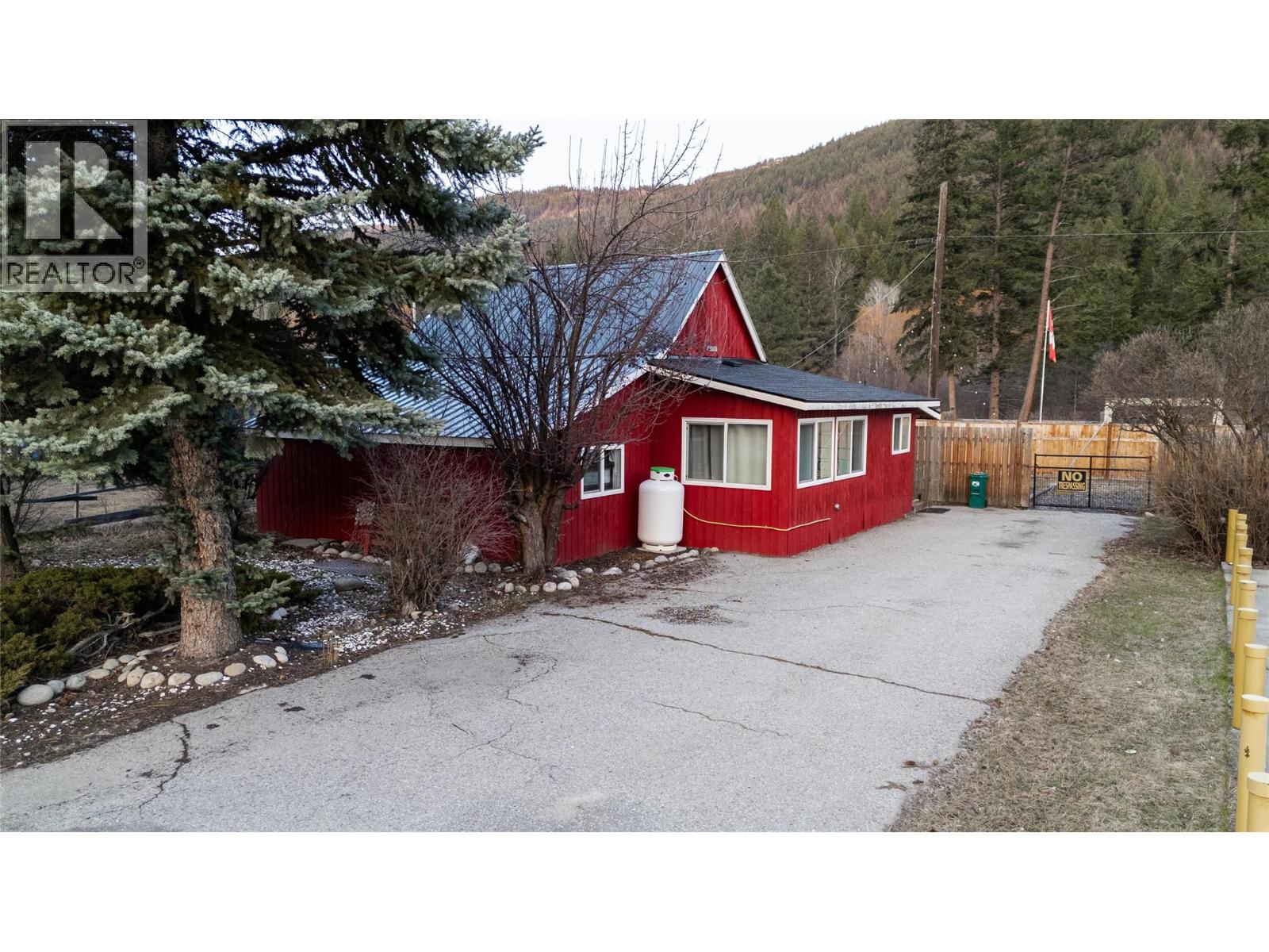 5844 Highway 33, Beaverdell