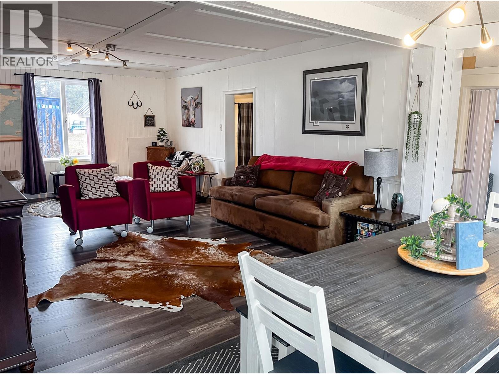 5844 Highway 33, Beaverdell