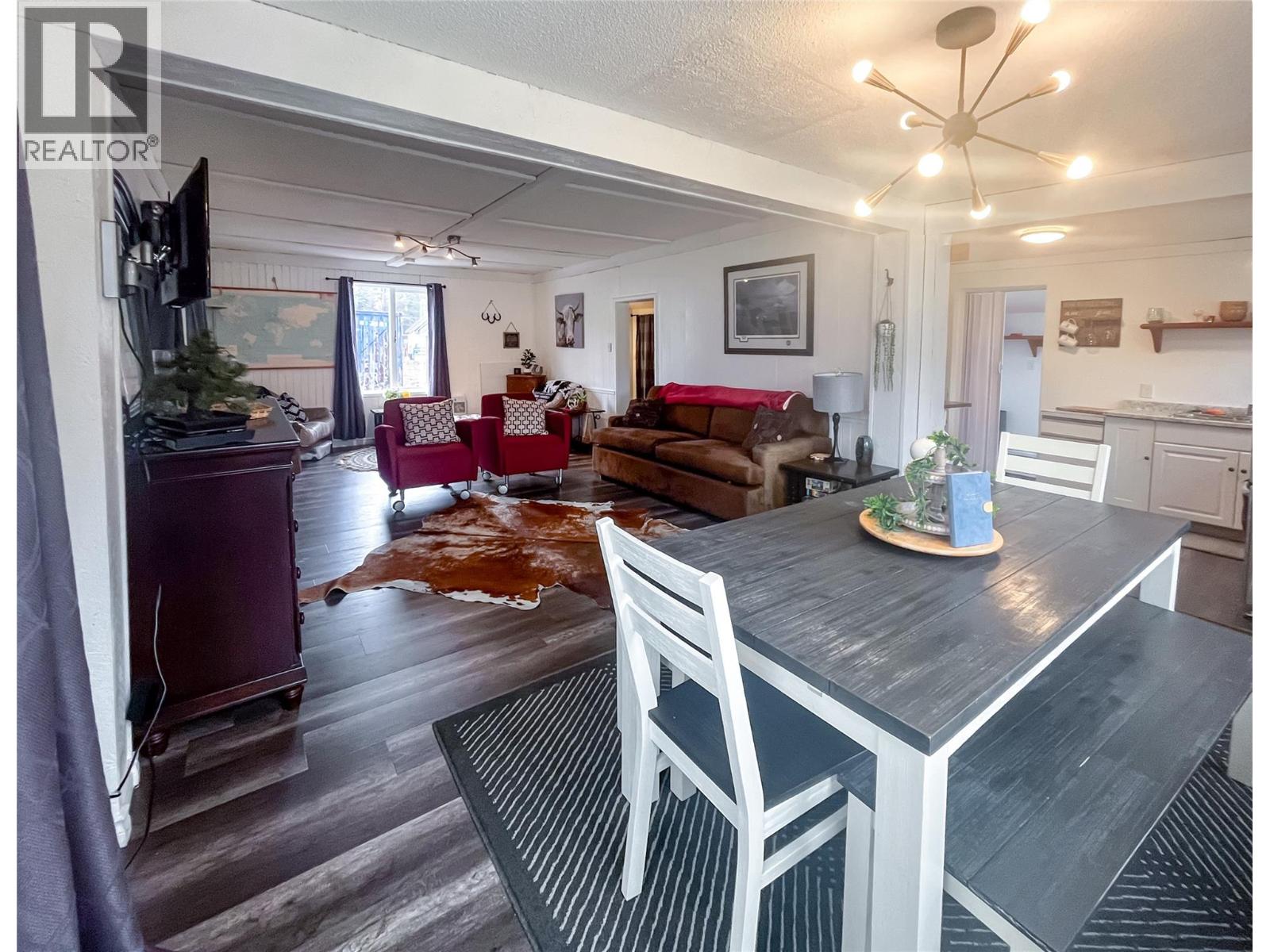 5844 Highway 33, Beaverdell