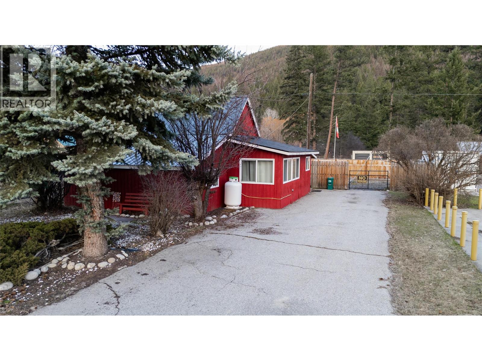 5844 Highway 33, Beaverdell