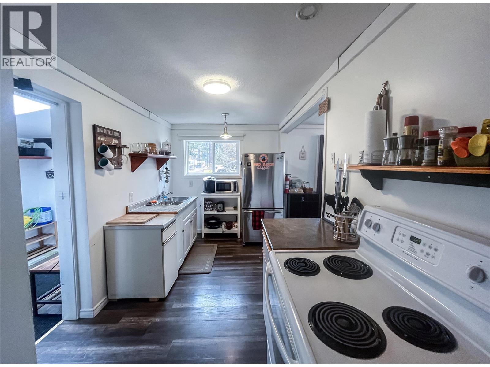 5844 Highway 33, Beaverdell