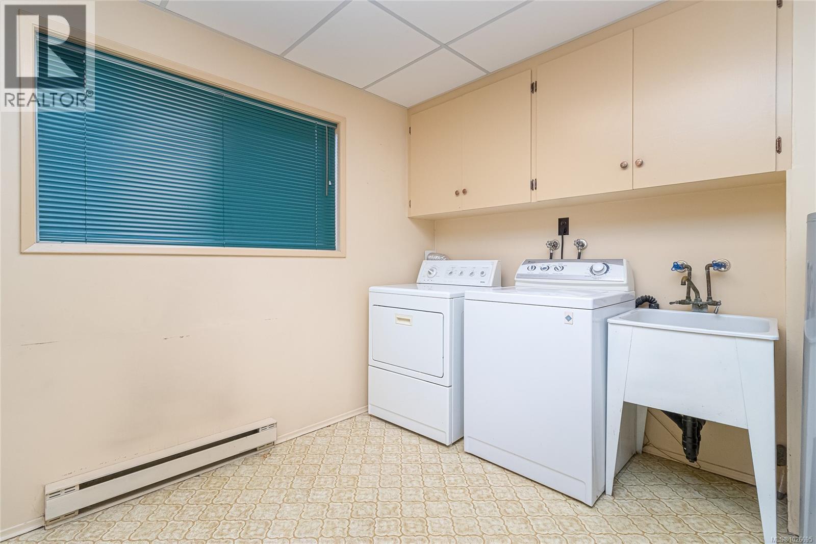  2320 Hazelton Place, Saanich