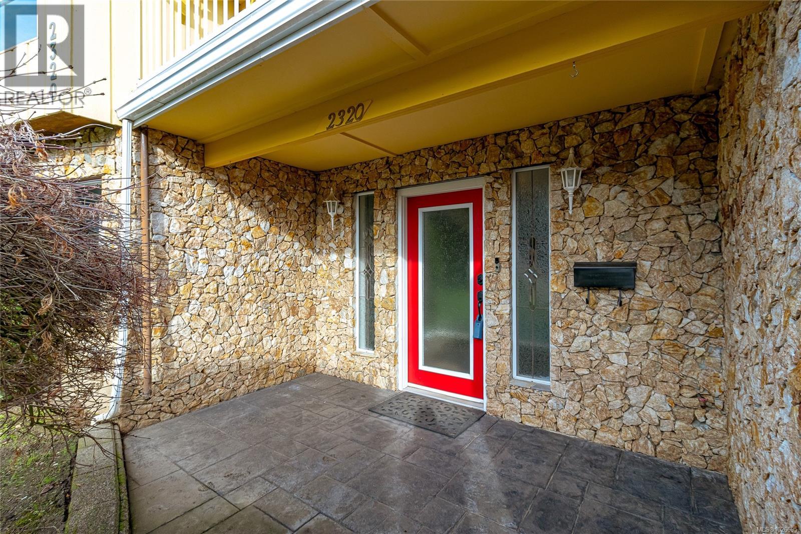  2320 Hazelton Place, Saanich