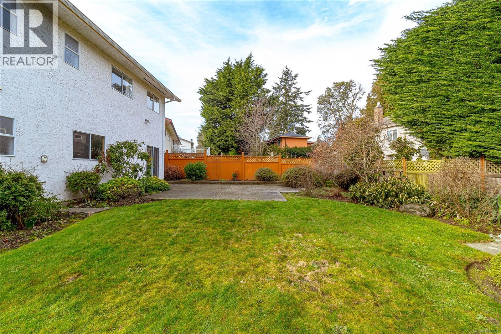  2320 Hazelton Place, Saanich