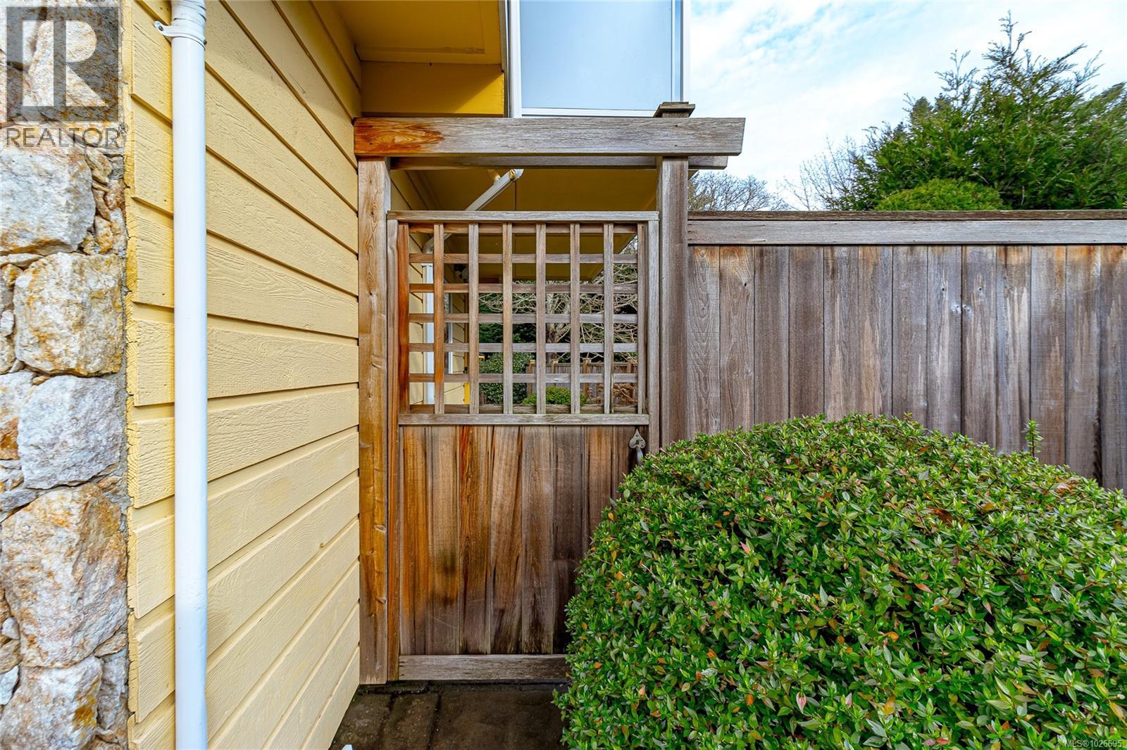  2320 Hazelton Place, Saanich