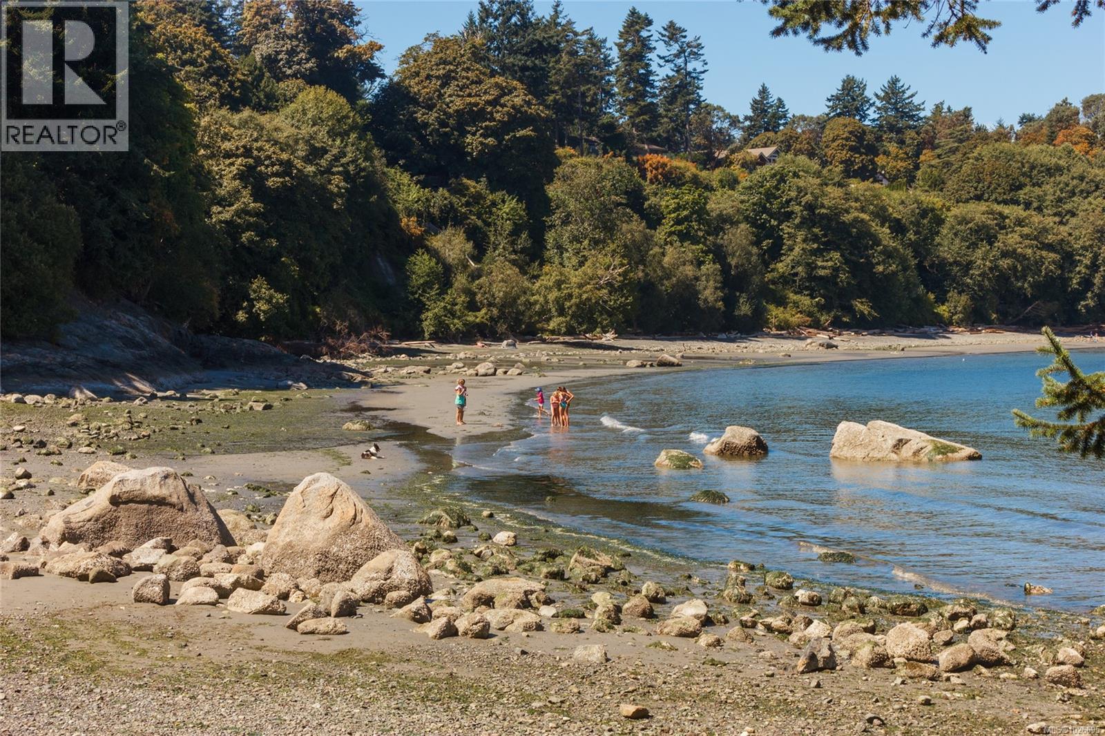  2320 Hazelton Place, Saanich