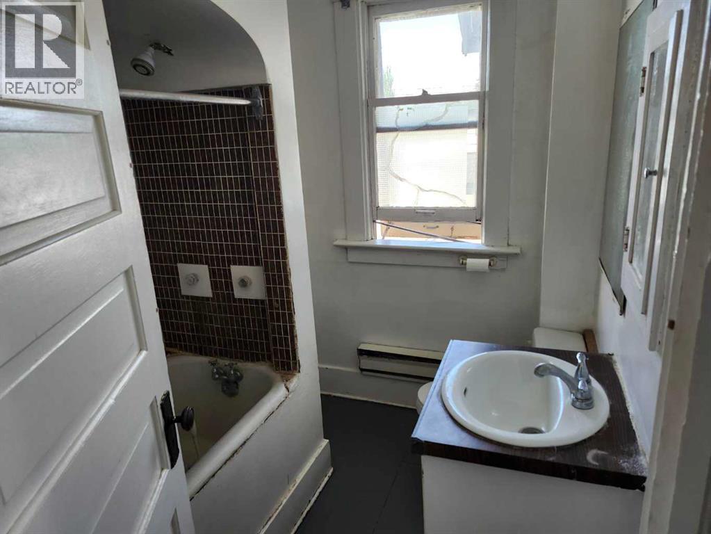 Single Family House for Sale in   Avenue NW Mount Pleasant Calgary 