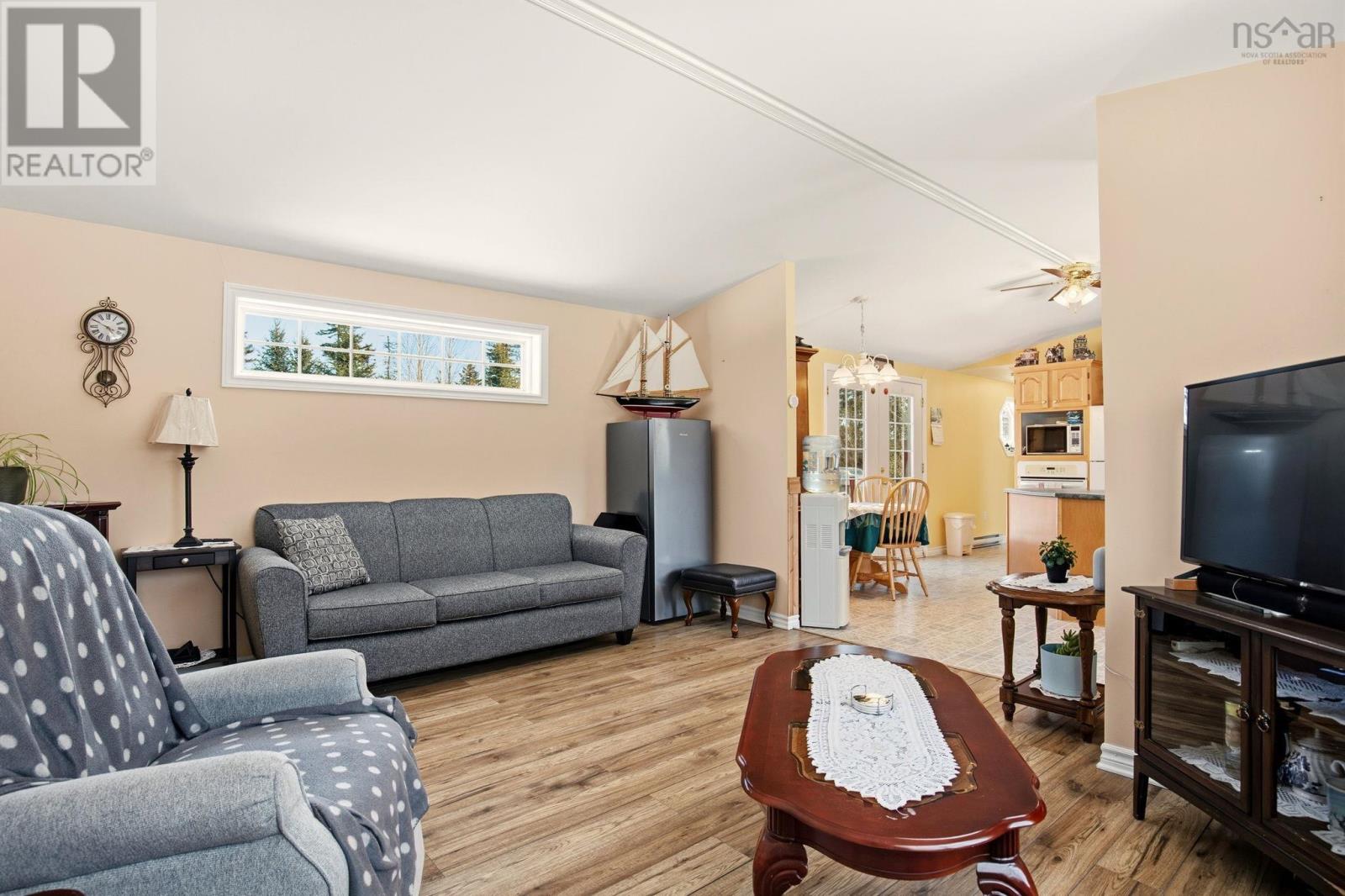 Property 8 of 27 of 107 South Uniacke Road