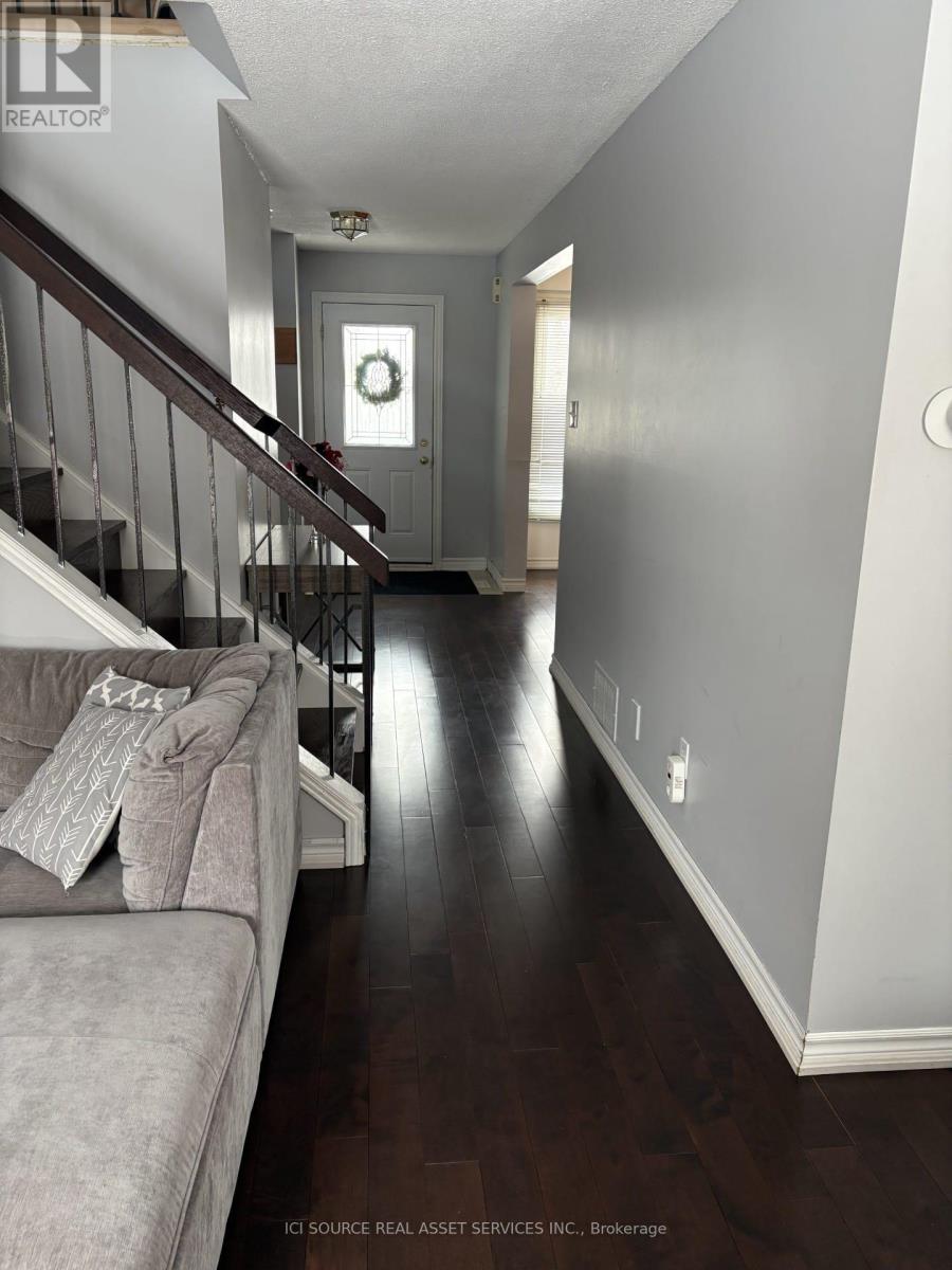 UPPER - 30 THATCHER COURT - Photo 5 of 24, Brampton (Heart Lake West), Ontario