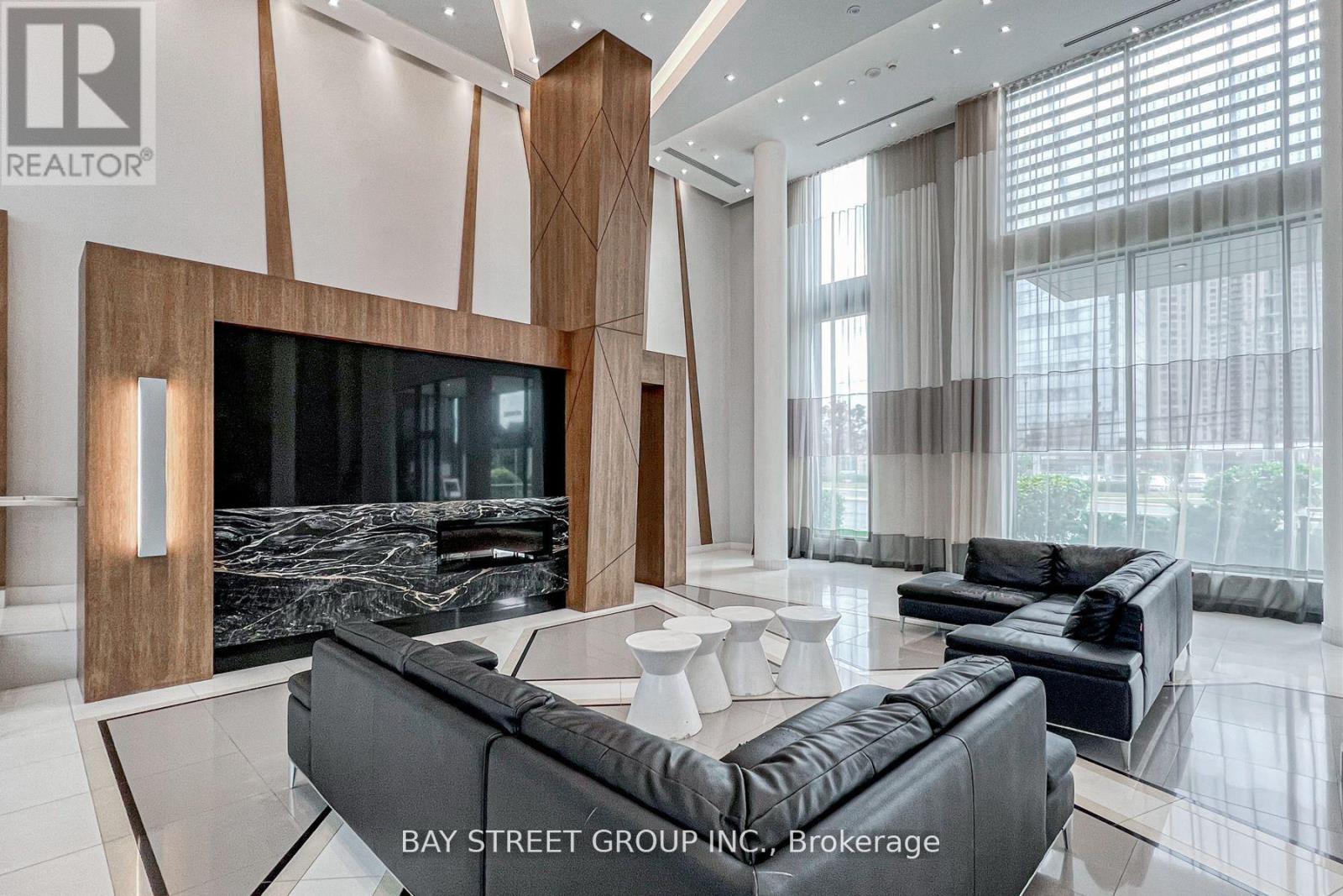 75 Eglinton Unit 2801 photo 2