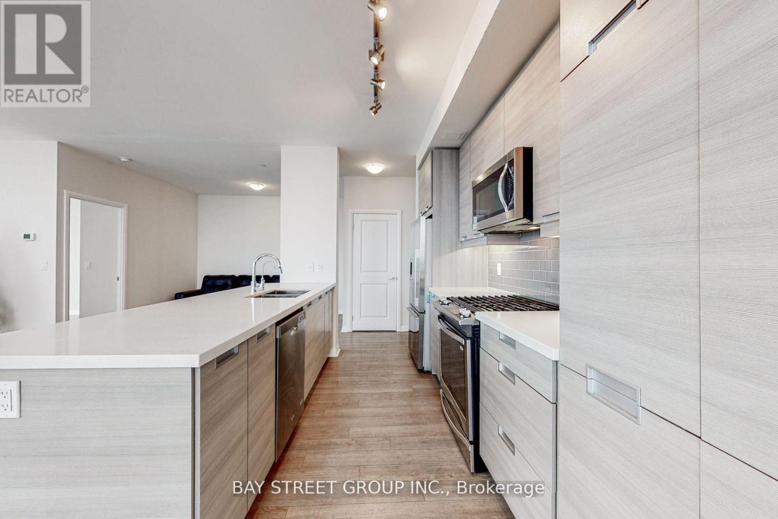 75 Eglinton Unit 2801 photo 5