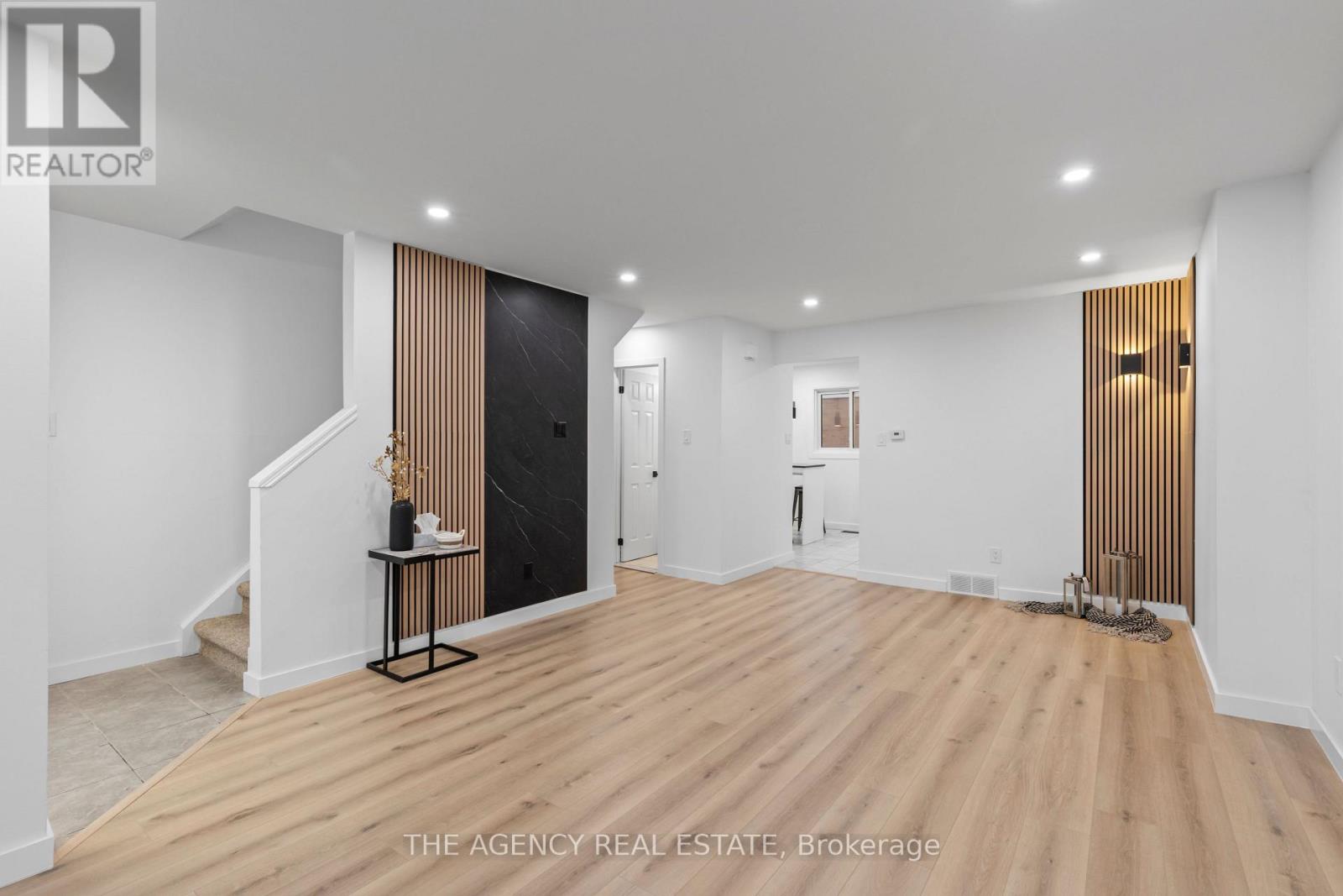 700 Exeter Unit 22 photo 2