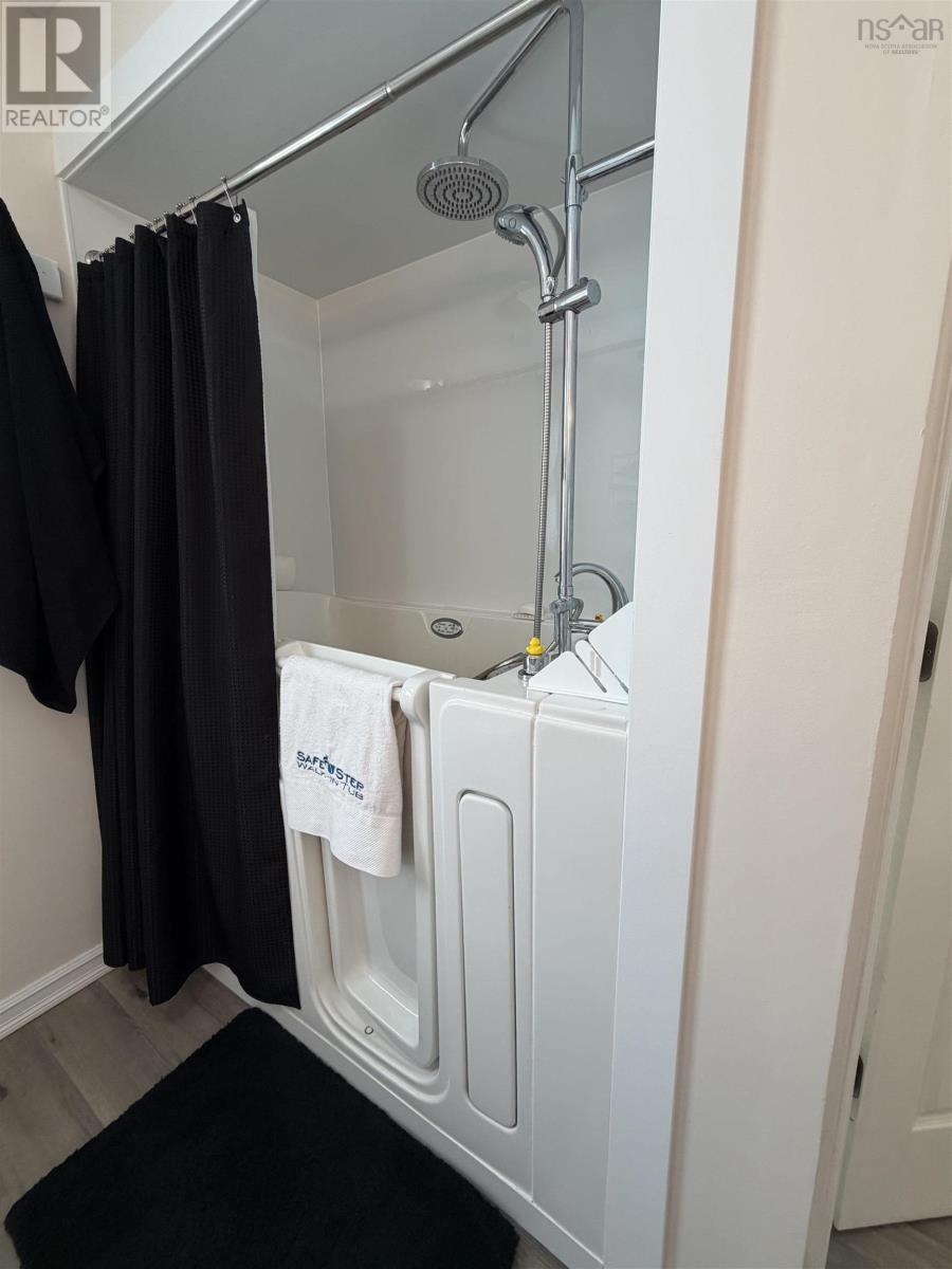 Property 16 of 44 of 24585 Highway 7