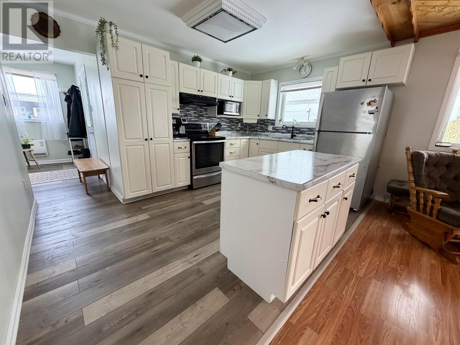 Property 19 of 44 of 24585 Highway 7