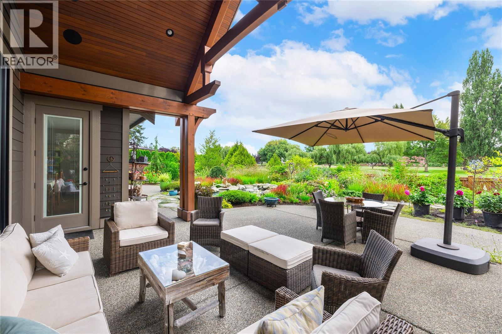 930 Eaglecrest Dr, Qualicum Beach