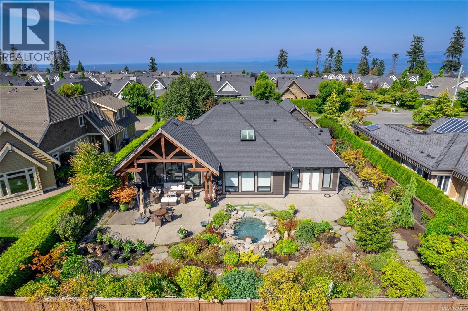 930 Eaglecrest Dr, Qualicum Beach