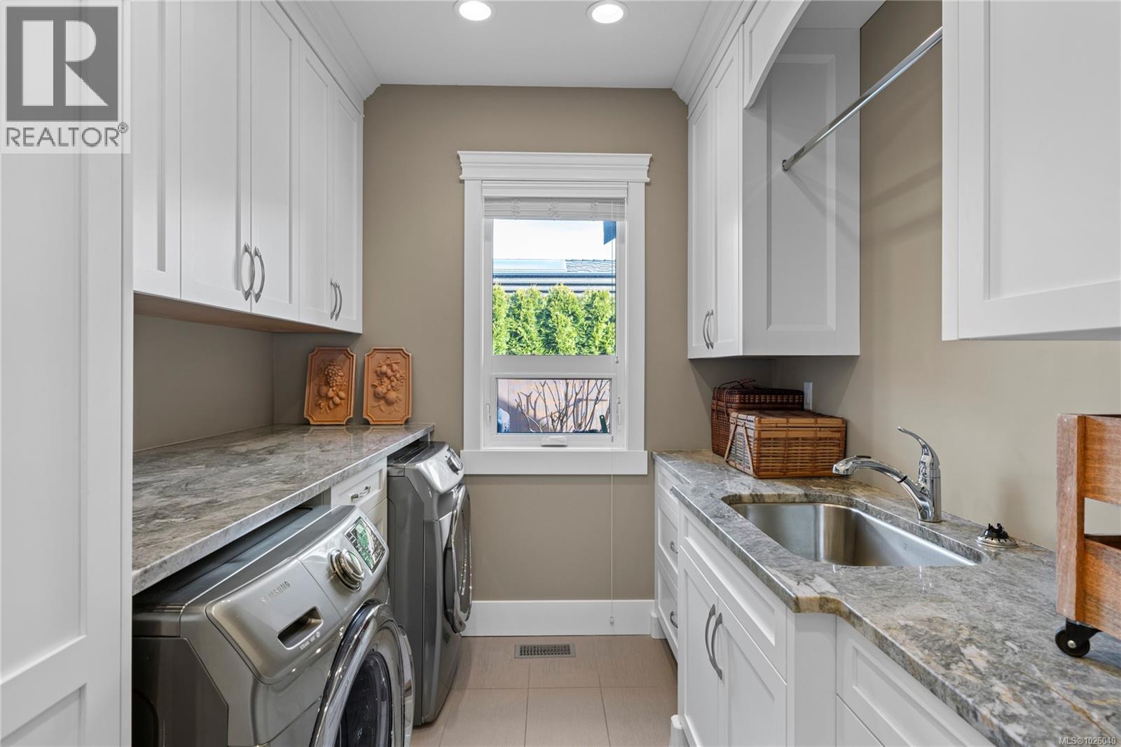 930 Eaglecrest Dr, Qualicum Beach