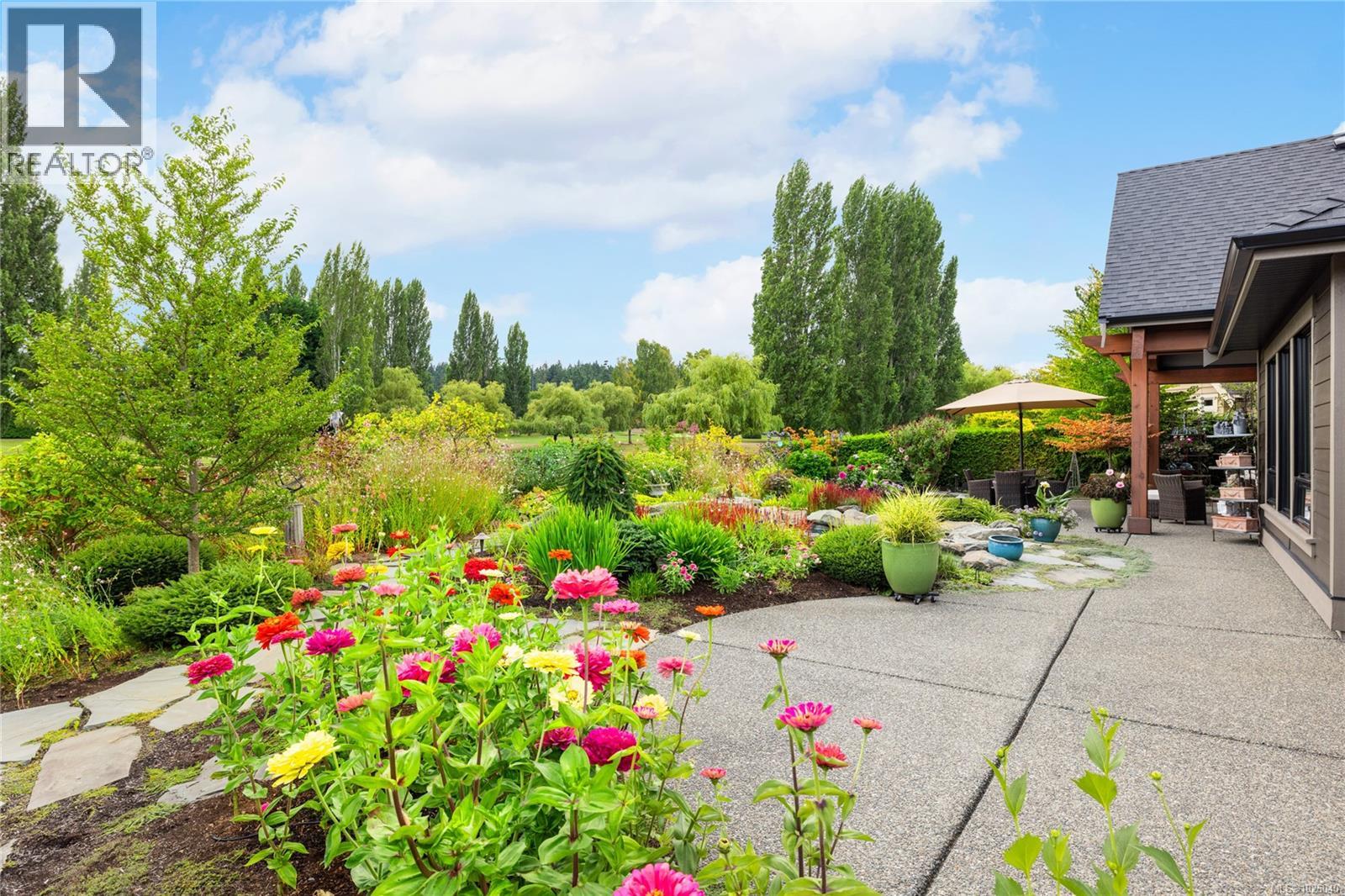 930 Eaglecrest Dr, Qualicum Beach