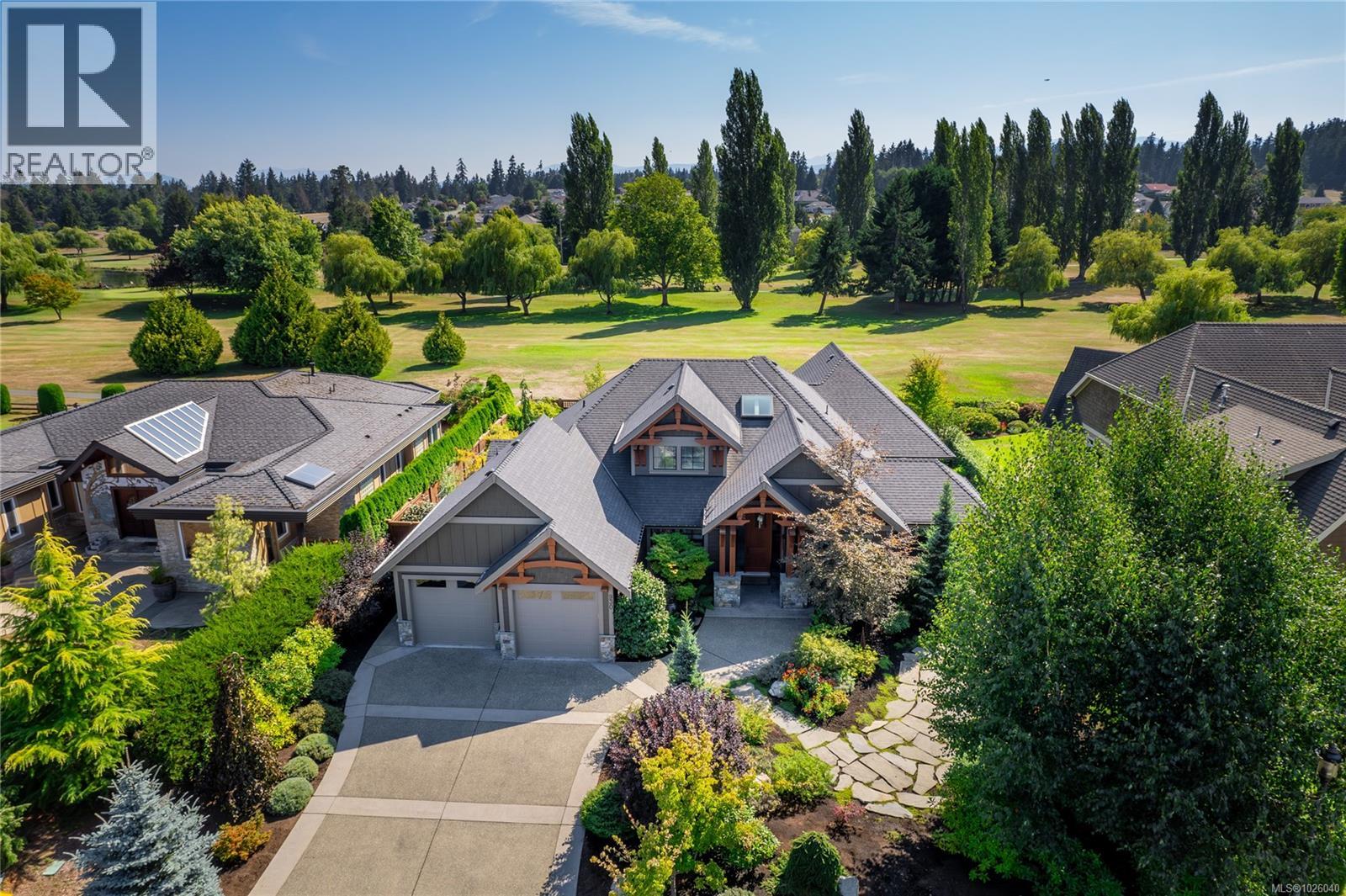 930 Eaglecrest Dr, Qualicum Beach