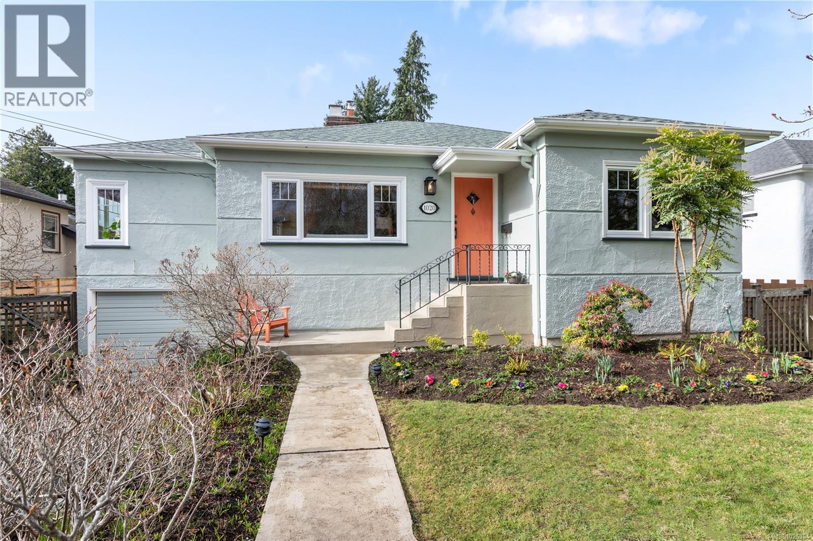  1020 Falkland Road, Oak Bay