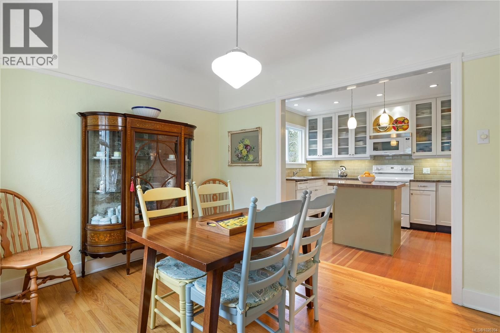  1020 Falkland Road, Oak Bay