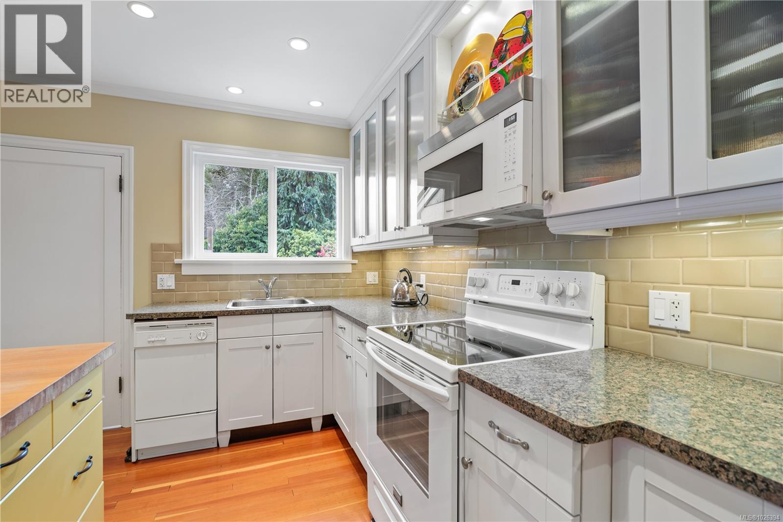  1020 Falkland Road, Oak Bay