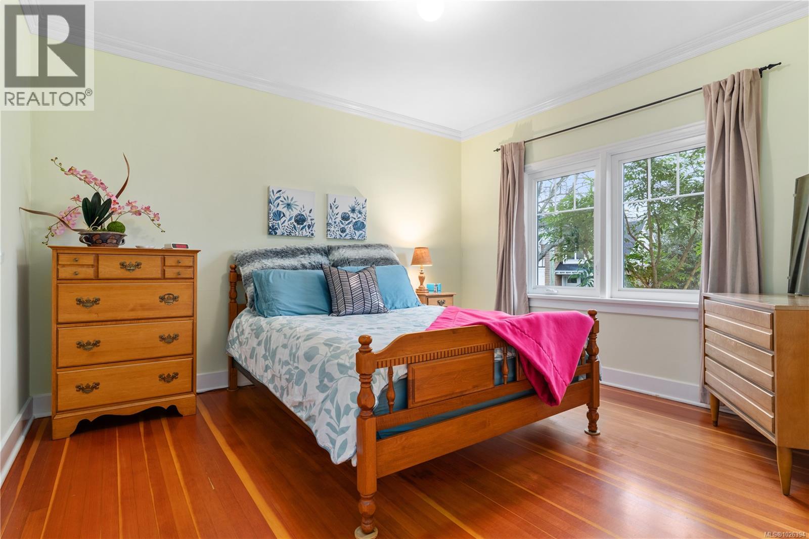  1020 Falkland Road, Oak Bay