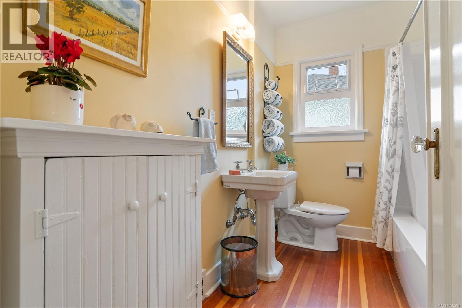  1020 Falkland Road, Oak Bay