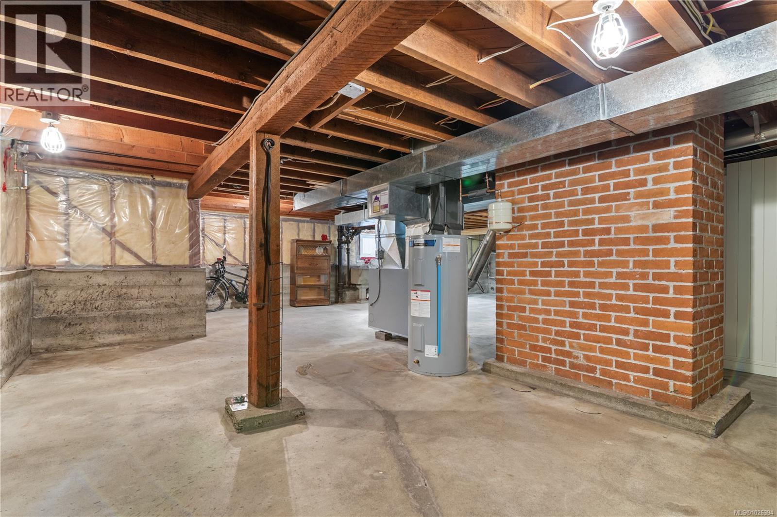  1020 Falkland Road, Oak Bay