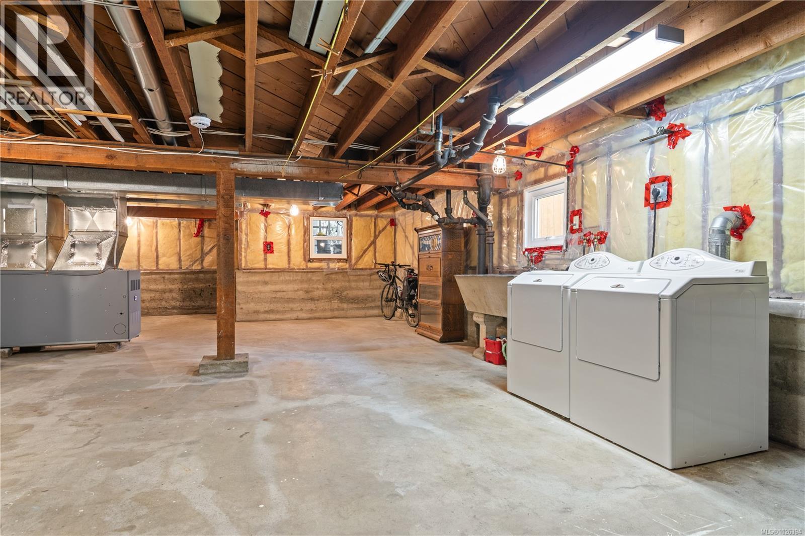  1020 Falkland Road, Oak Bay