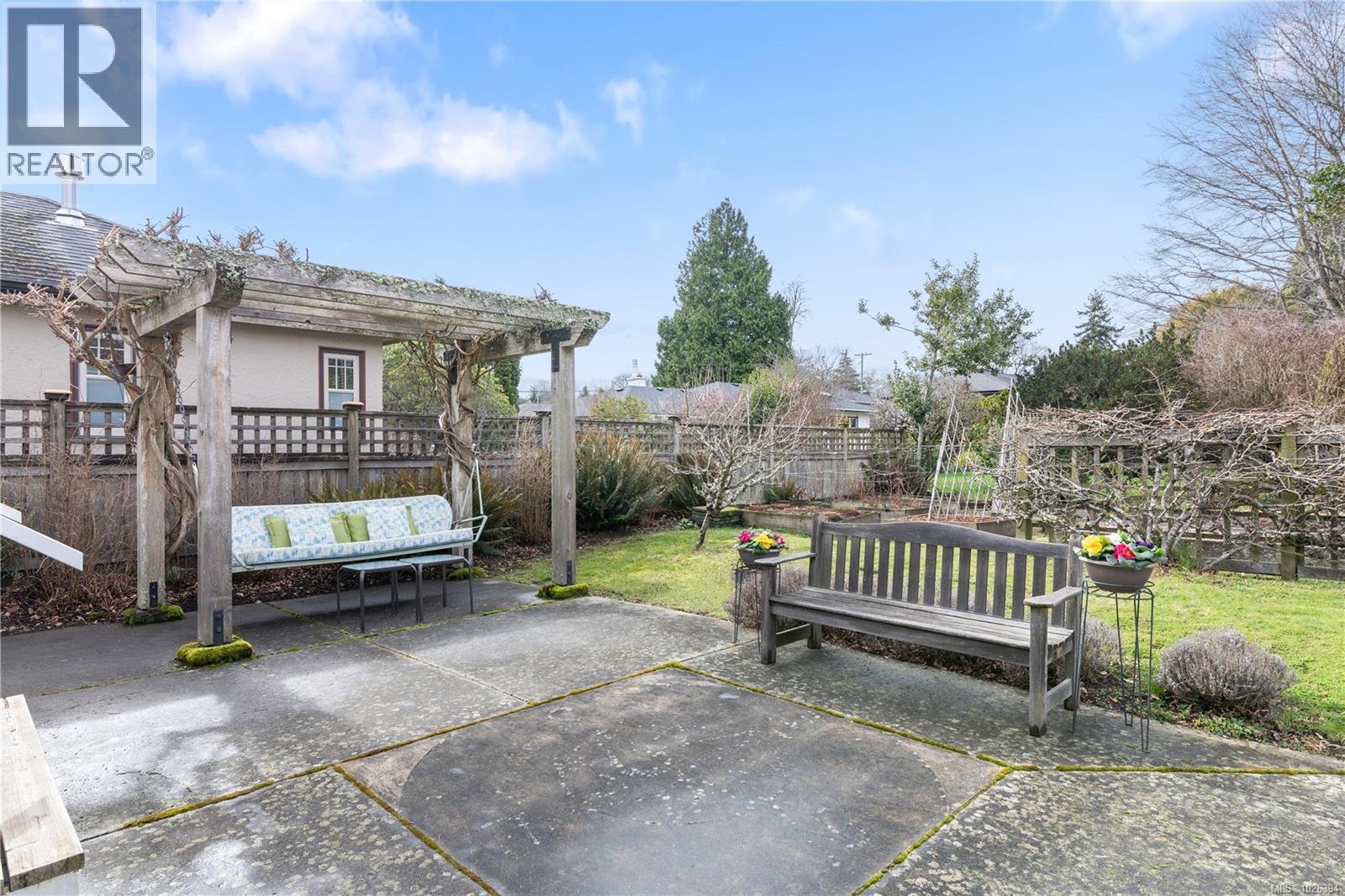  1020 Falkland Road, Oak Bay