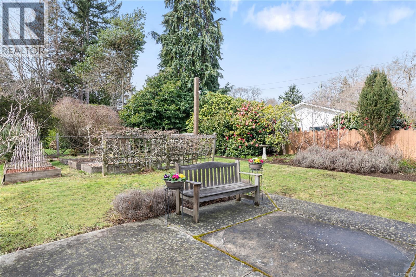  1020 Falkland Road, Oak Bay