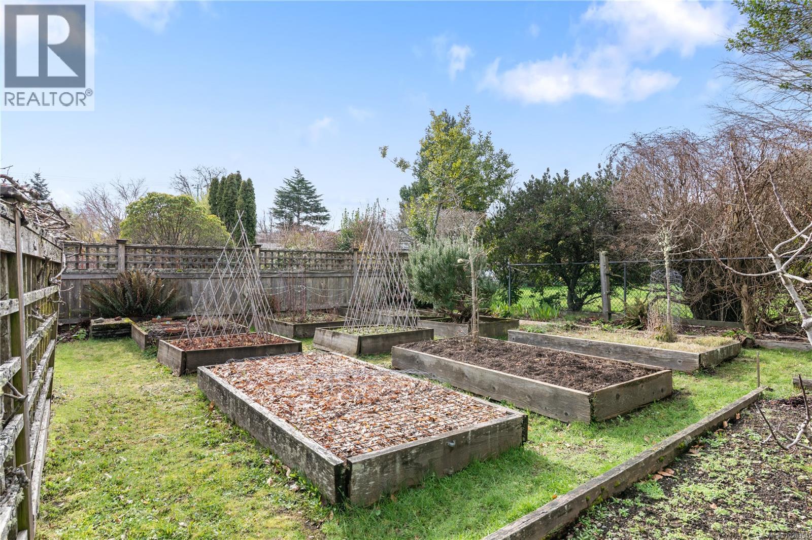  1020 Falkland Road, Oak Bay