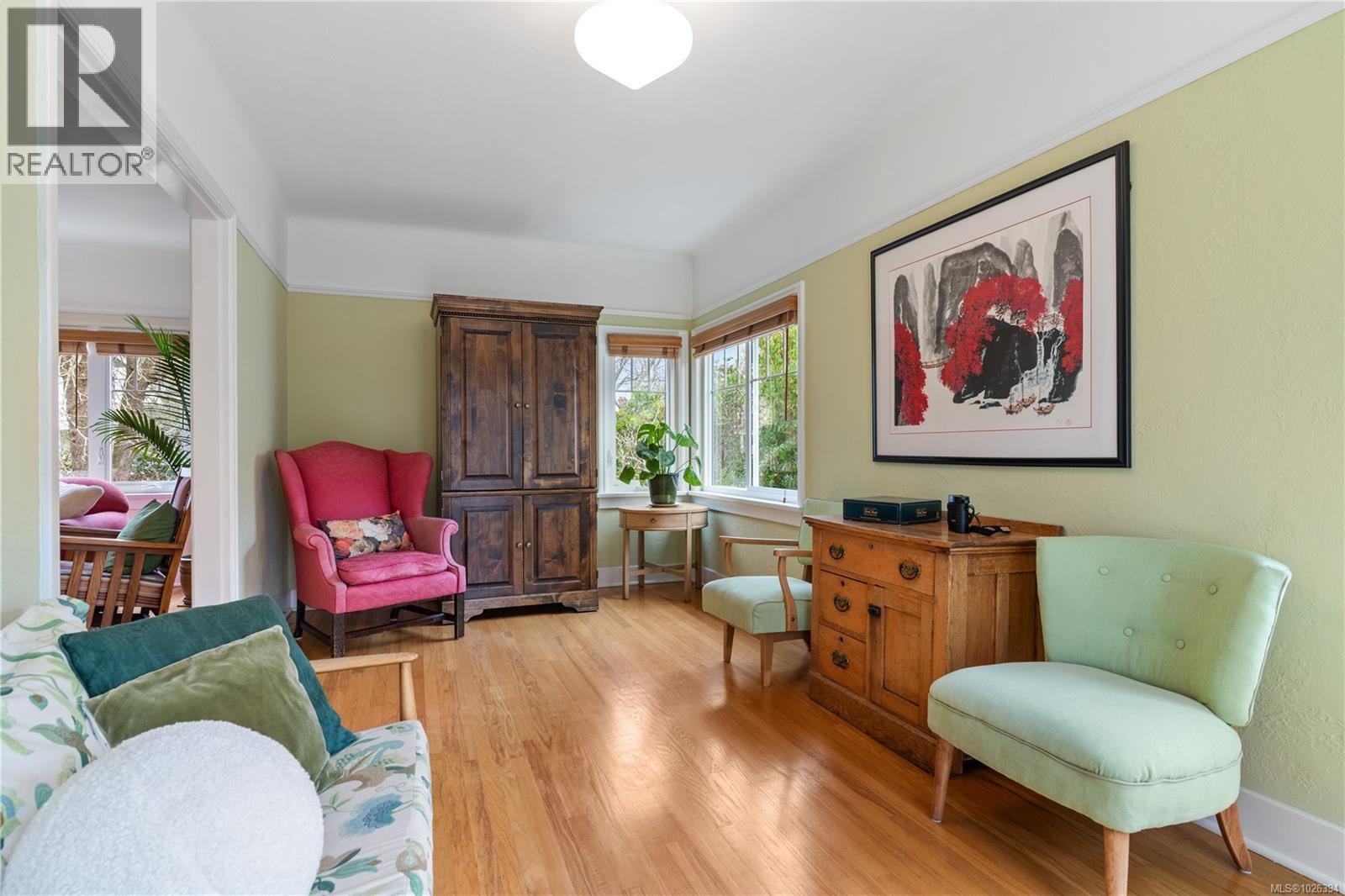  1020 Falkland Road, Oak Bay